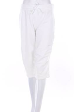 Дамски къс спортен панталон Nike1 - Contour.bg Дамски къс спортен панталон Nike1