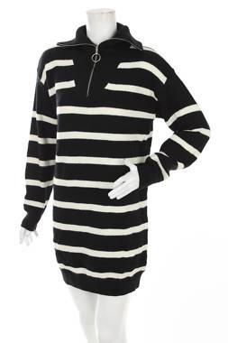 Рокля Boohoo1