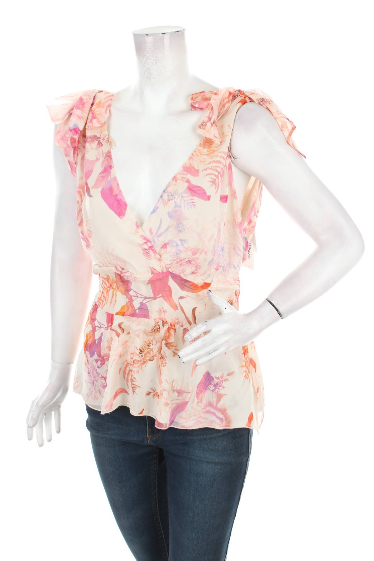 Γυναικείο αμάνικο Guess1