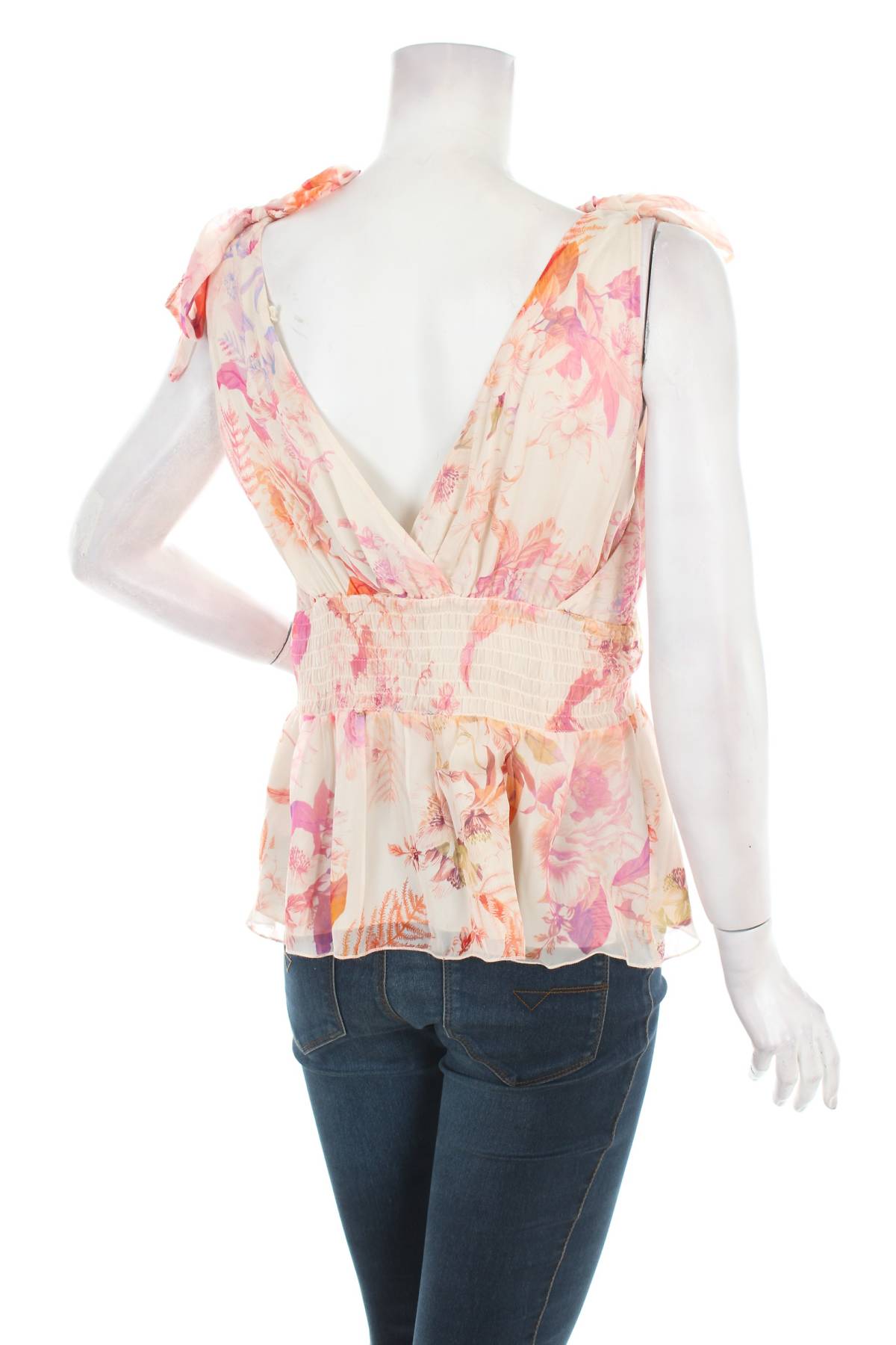 Γυναικείο αμάνικο Guess2