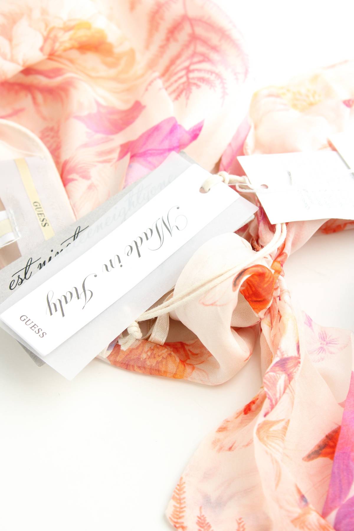 Γυναικείο αμάνικο Guess3