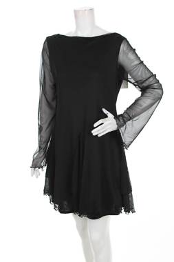 Рокля Boohoo1