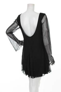 Рокля Boohoo2