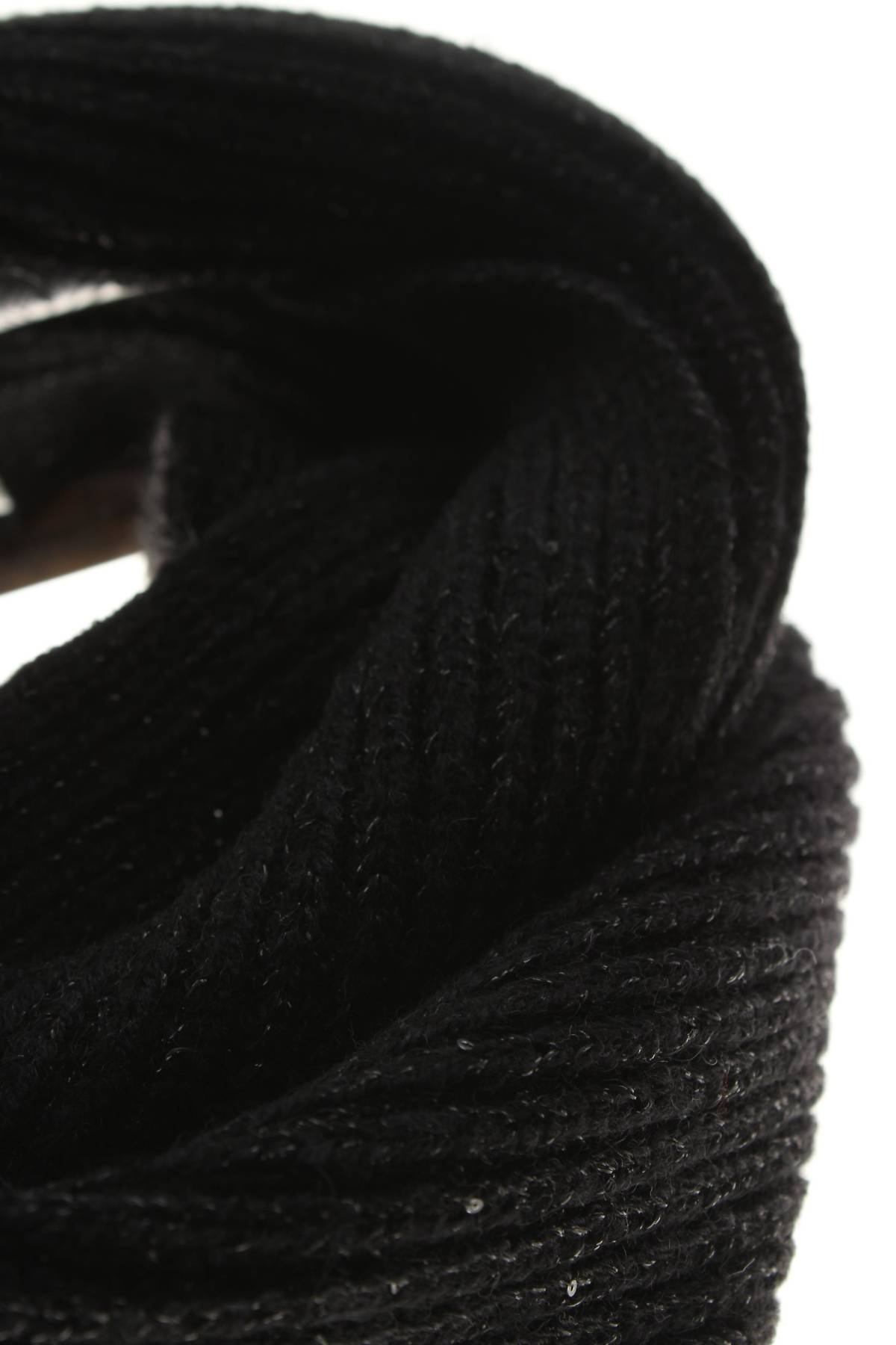 Плетен шал Guess2