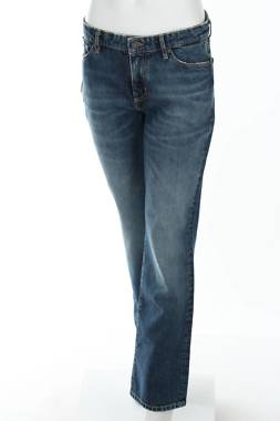 Γυναικεία τζιν Guess1