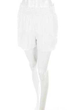 Дамски къс панталон Guess1