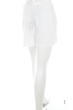 Дамски къс панталон Guess2