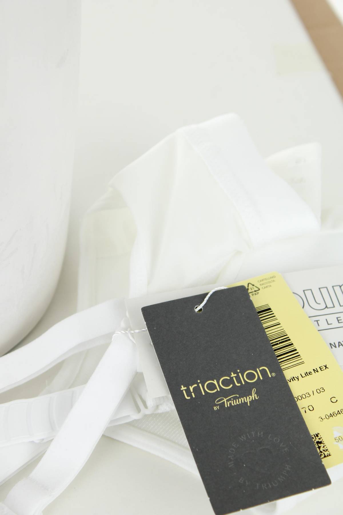 Спортен сутиен Triumph Triaction3 - Contour.bg Спортен сутиен Triumph Triaction3