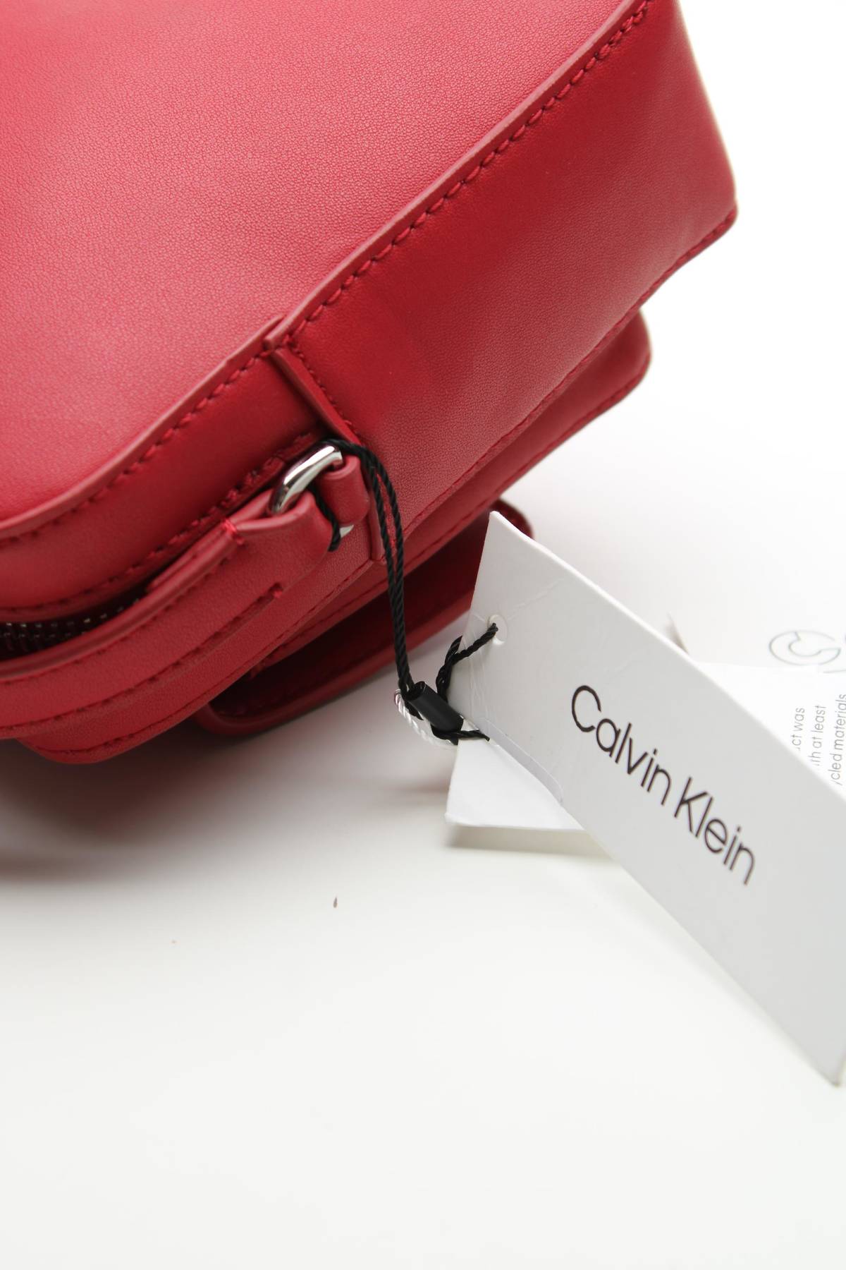 Дамска кожена чанта Calvin Klein4 - Contour.bg Дамска кожена чанта Calvin Klein4