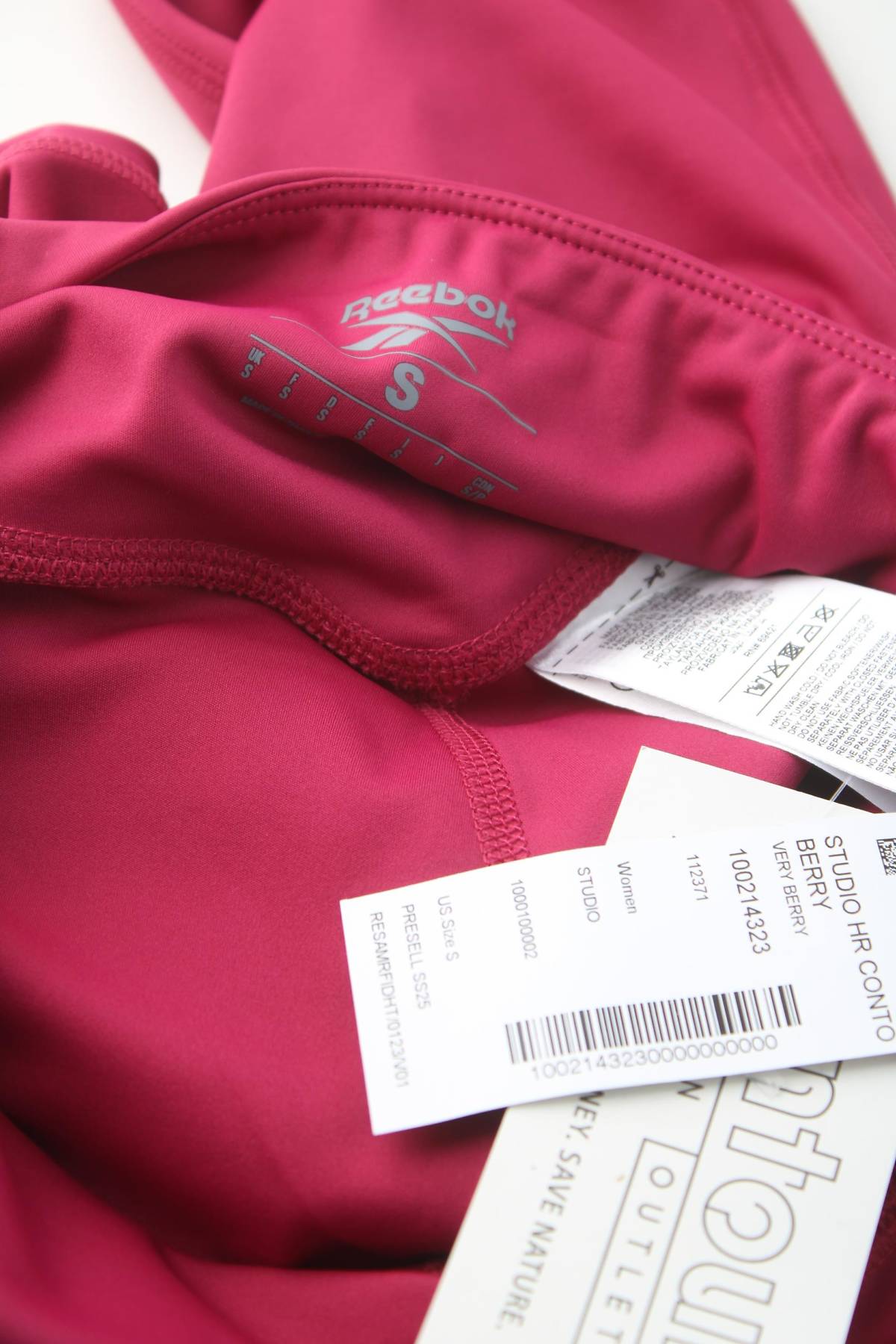 Дамски спортен клин Reebok3