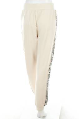 Γυναικείο αθλητικό παντελόνι Guess2