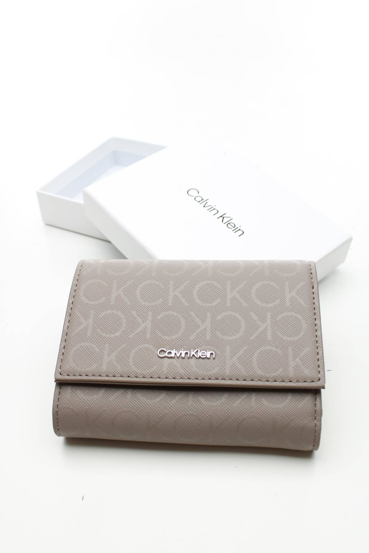 Πορτοφόλι Calvin Klein4 - Contourshop.gr Πορτοφόλι Calvin Klein4