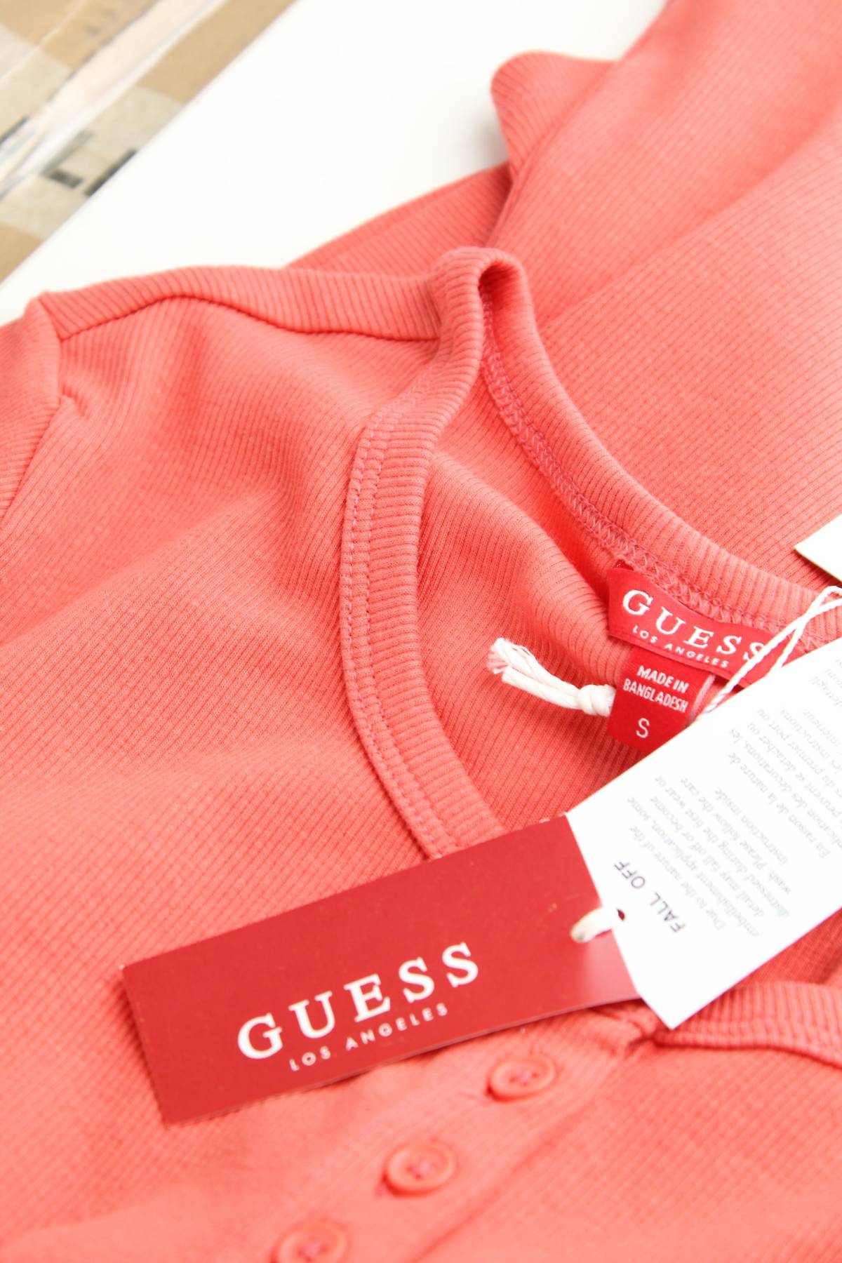 Дамска тениска Guess3 - Contour.bg Дамска тениска Guess3