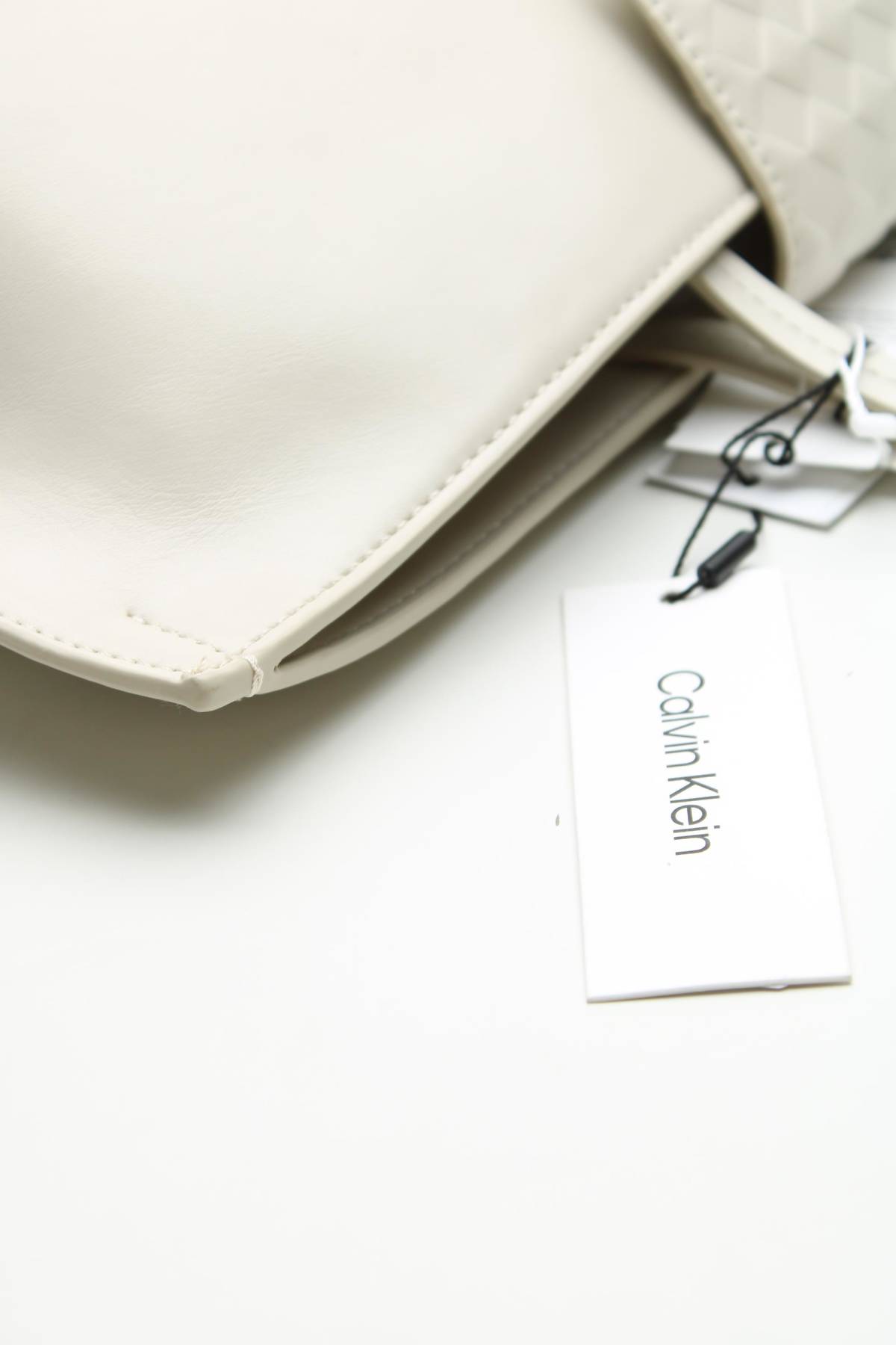 Γυναικεία δερματινή τσάντα Calvin Klein3 - Contourshop.gr Γυναικεία δερματινή τσάντα Calvin Klein3