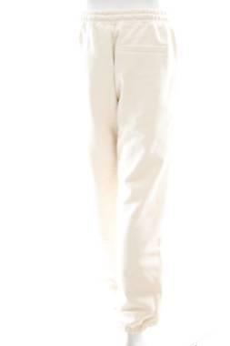 Дамско спортно долнище Karl Lagerfeld Jeans2