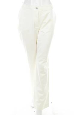 Дамски панталон Guess1