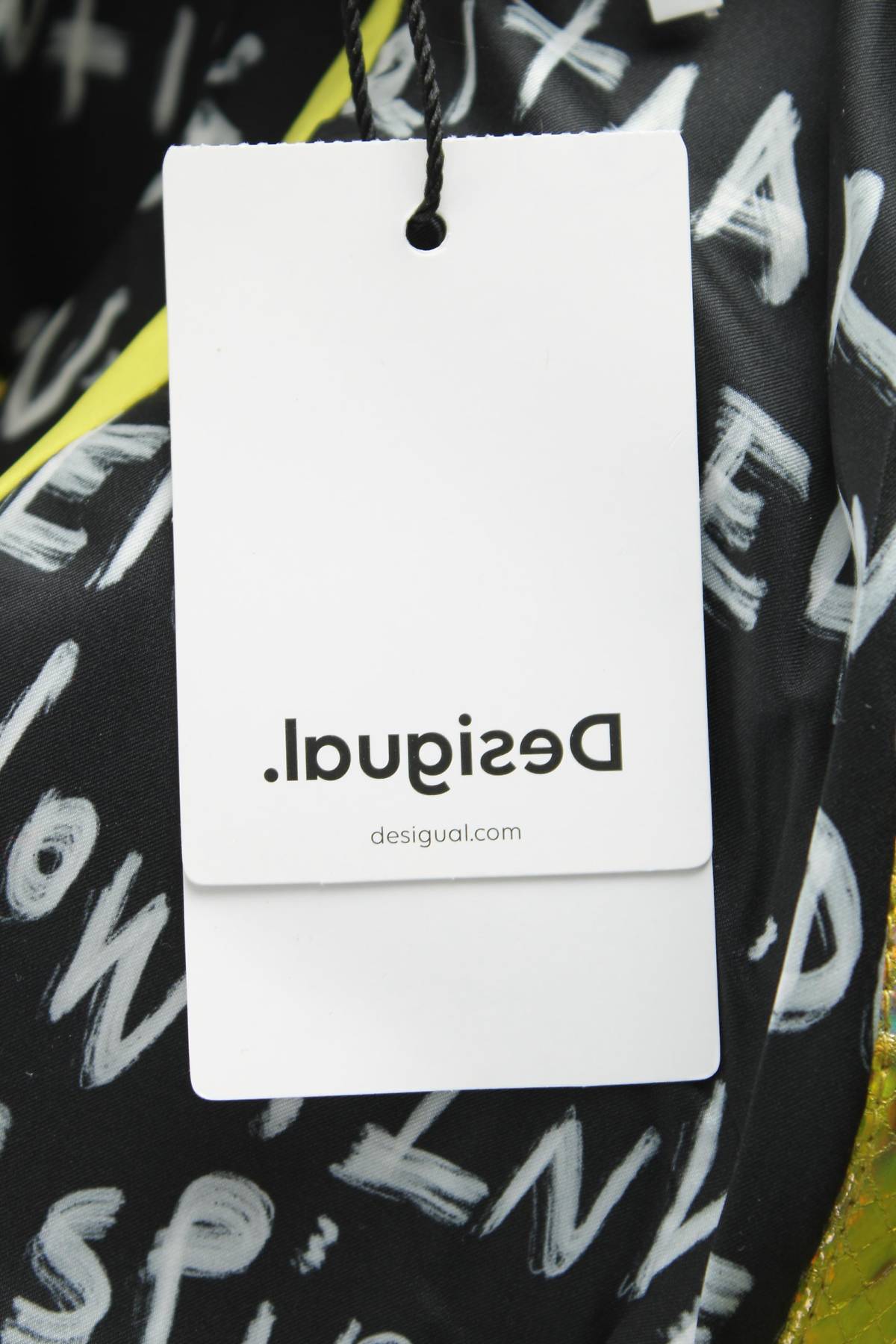 Дамско спортно яке Desigual4