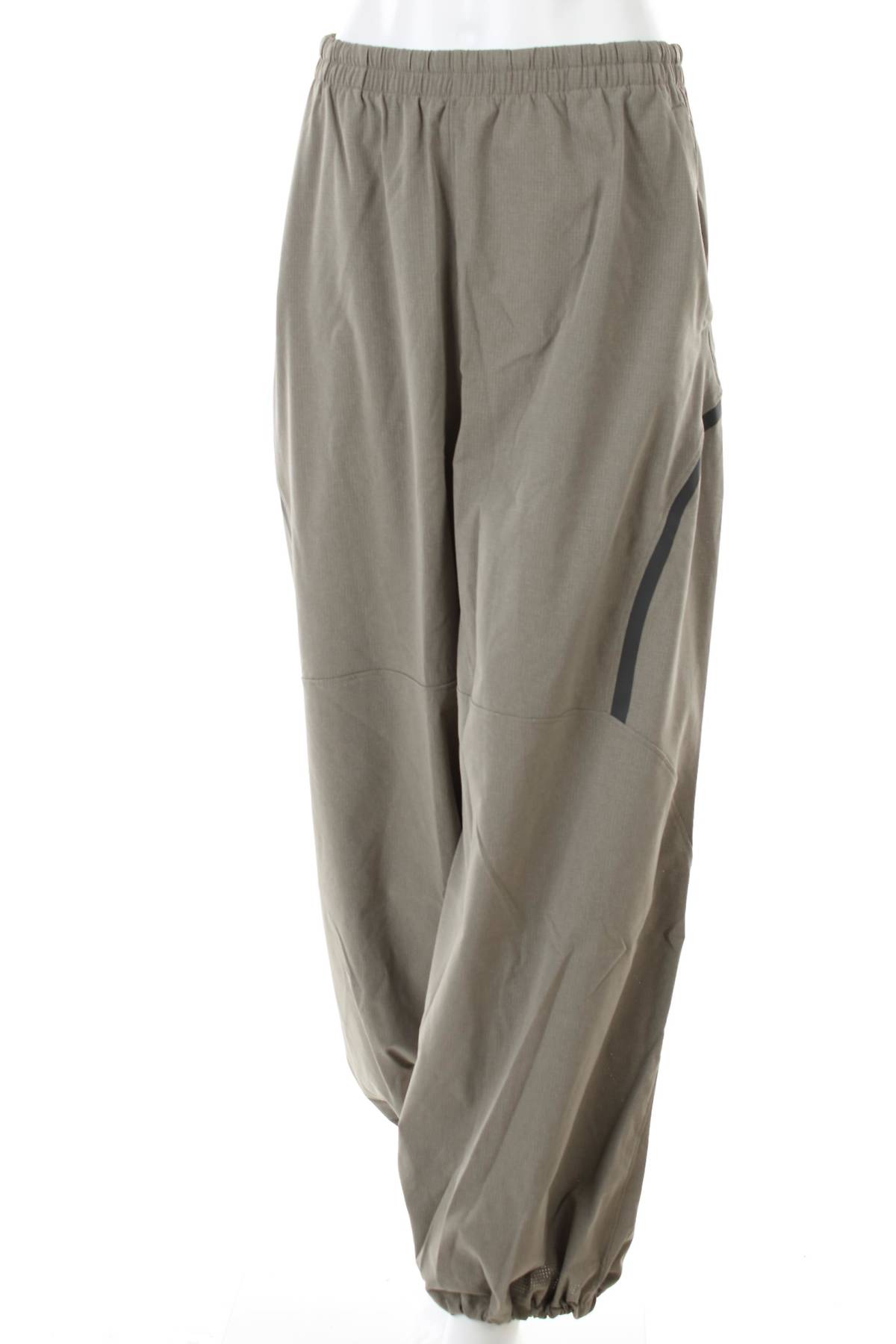 Дамско спортно долнище Under Armour1