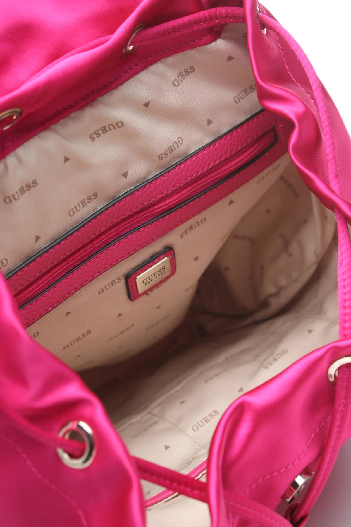 Σακίδιο πλάτης Guess3