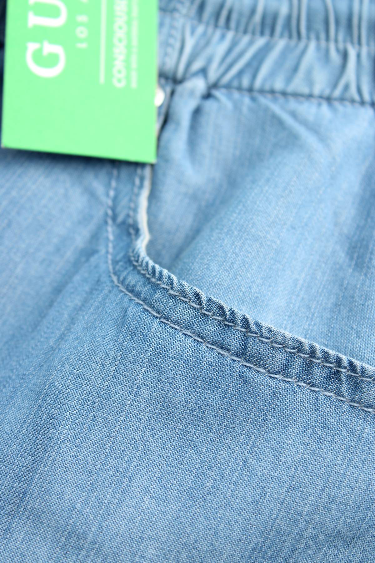 Дамски къс панталон Guess3