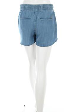 Дамски къс панталон Guess2