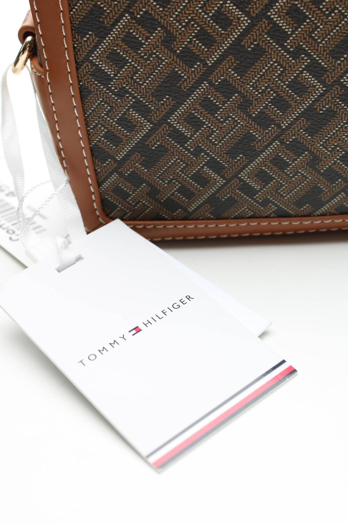 Дамска кожена чанта Tommy Hilfiger4 - Contour.bg Дамска кожена чанта Tommy Hilfiger4