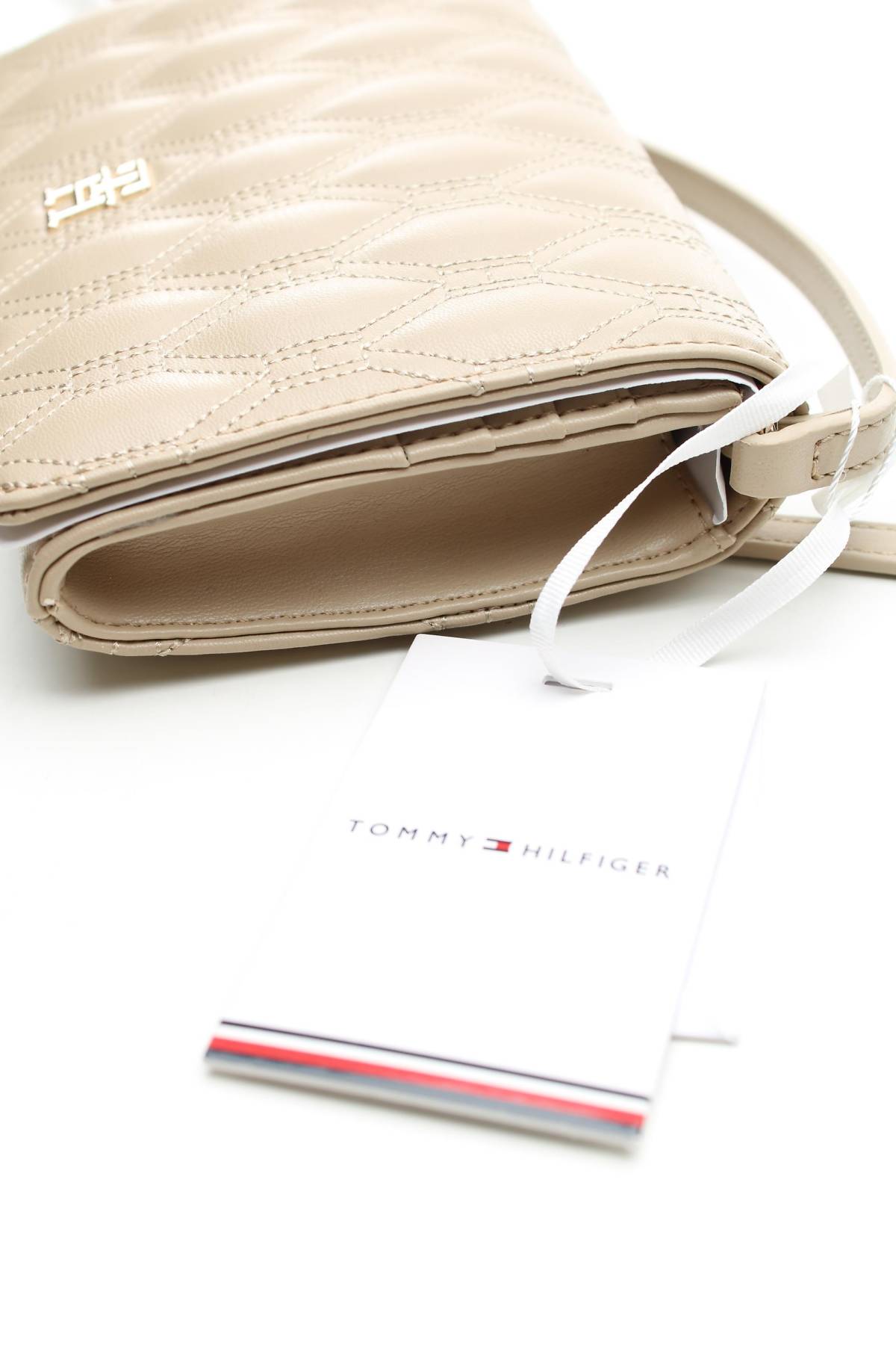 Дамска кожена чанта Tommy Hilfiger4 - Contour.bg Дамска кожена чанта Tommy Hilfiger4