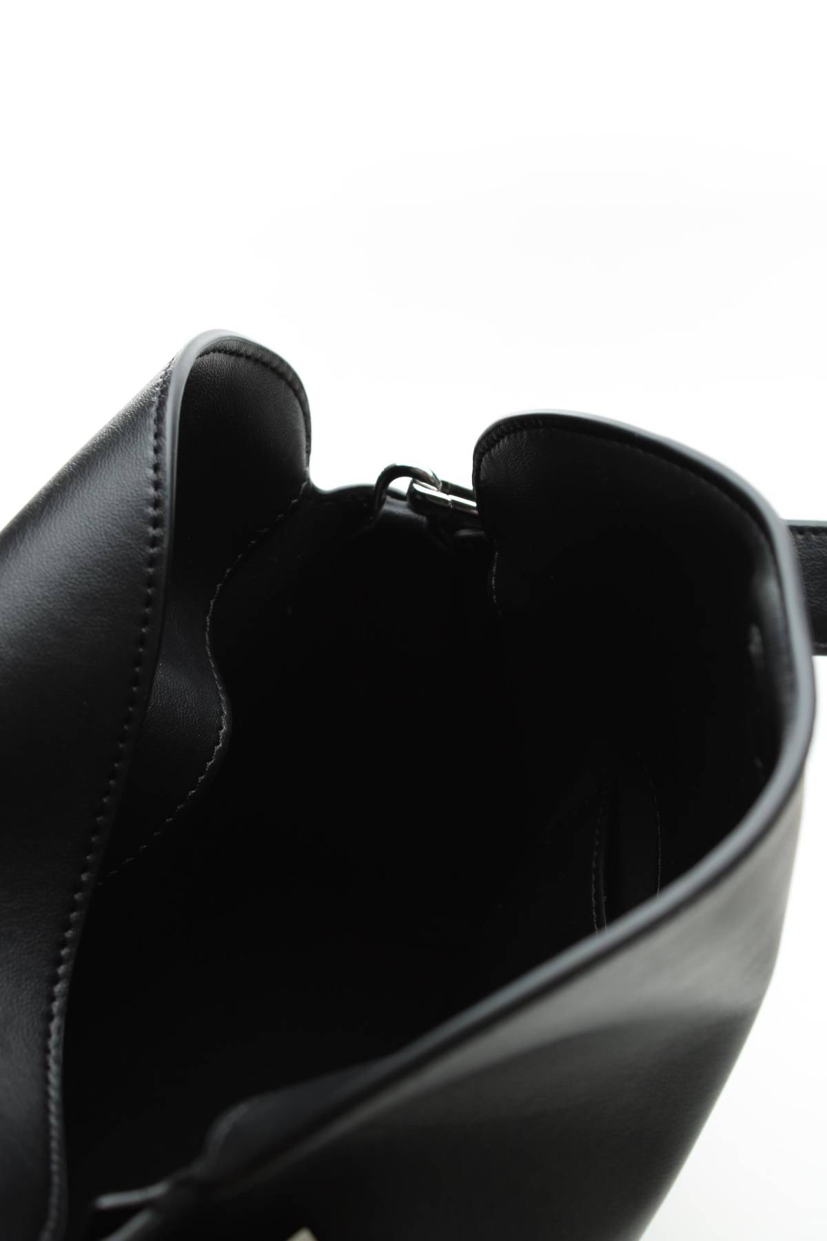 Γυναικεία δερματινή τσάντα Calvin Klein3 - Contourshop.gr Γυναικεία δερματινή τσάντα Calvin Klein3