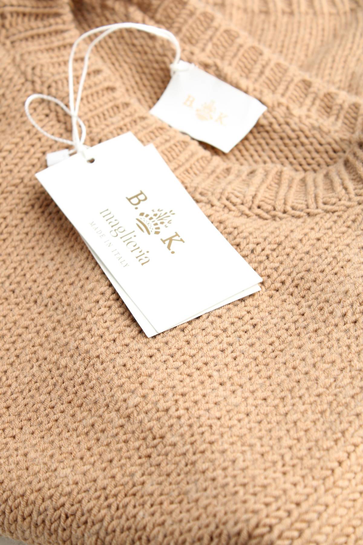 Дамски пуловер B. K.3