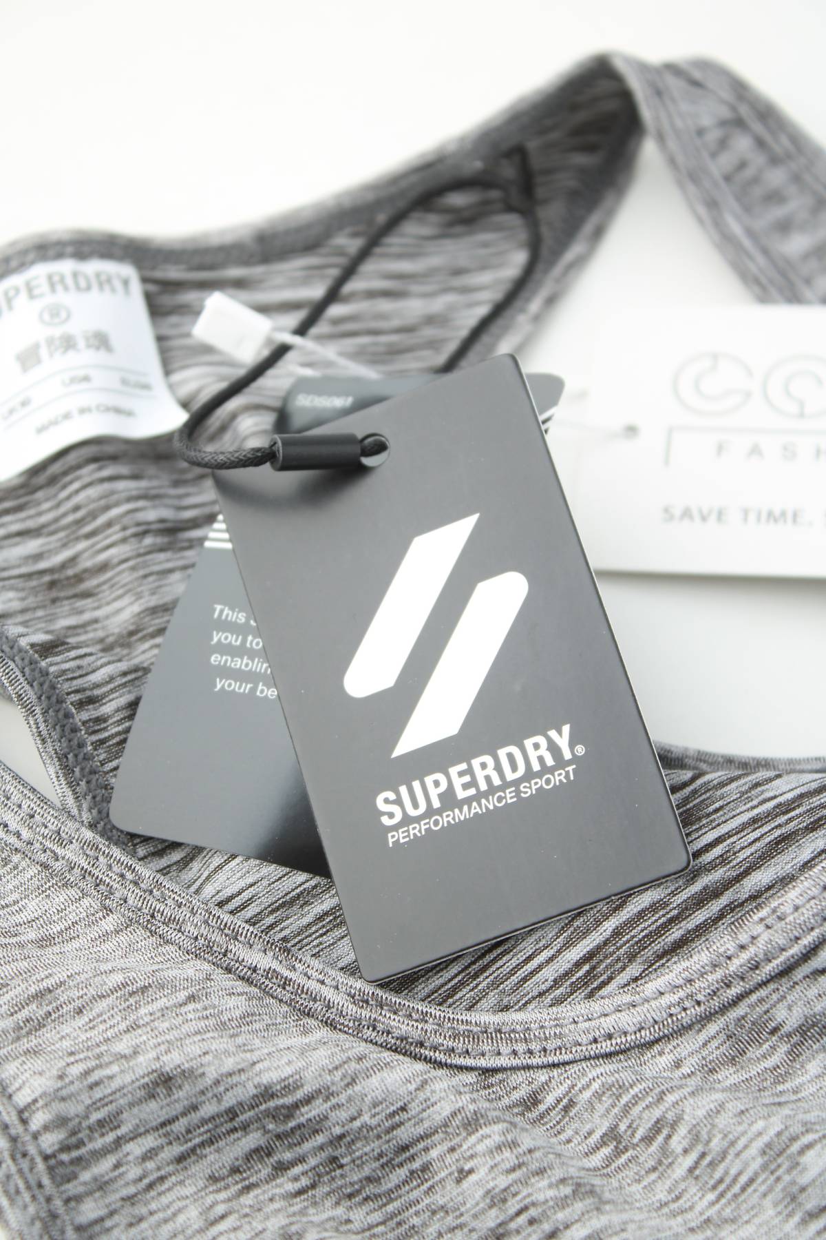 Спортен сутиен Superdry3