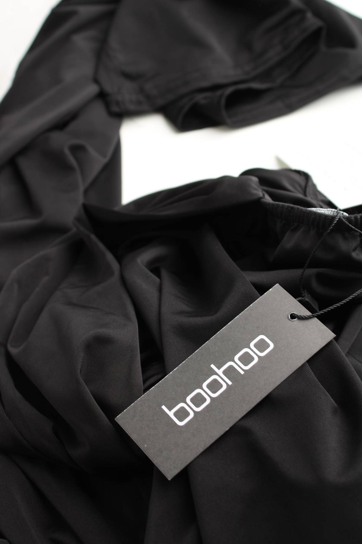 Рокля Boohoo3