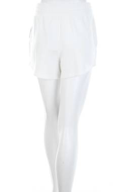 Дамски къс панталон Gap2