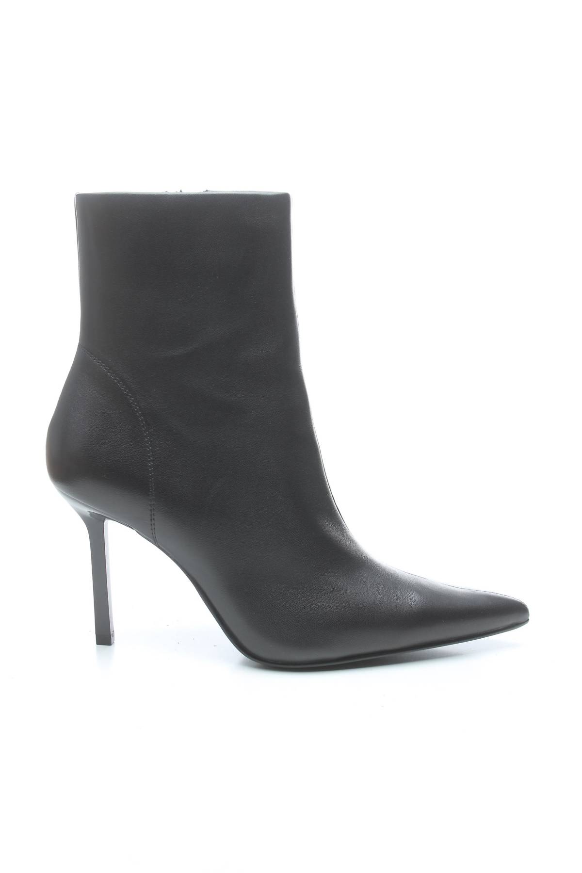 Γυναικεία μποτάκια Steve Madden1