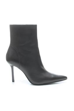 Γυναικεία μποτάκια Steve Madden1