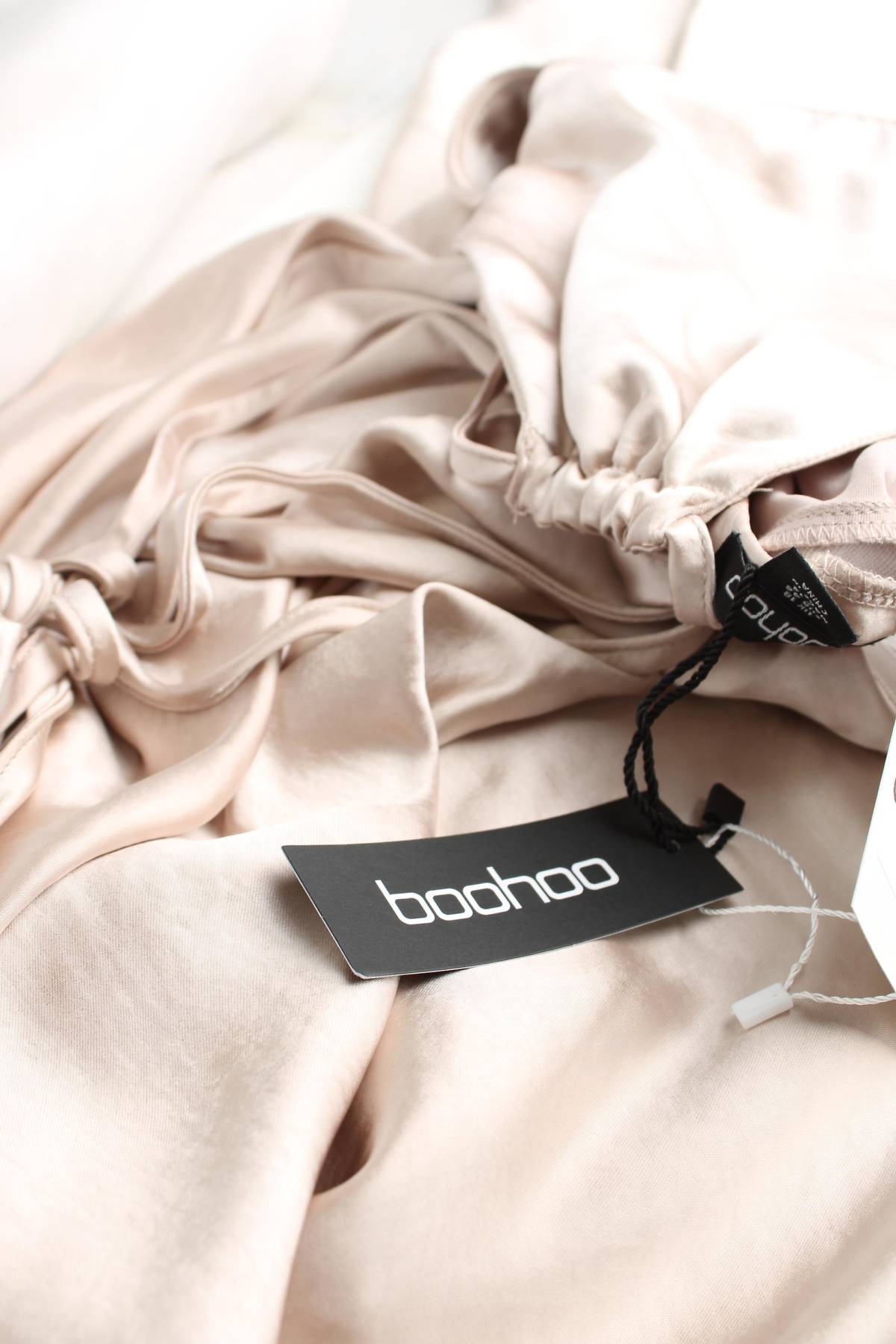 Рокля Boohoo3