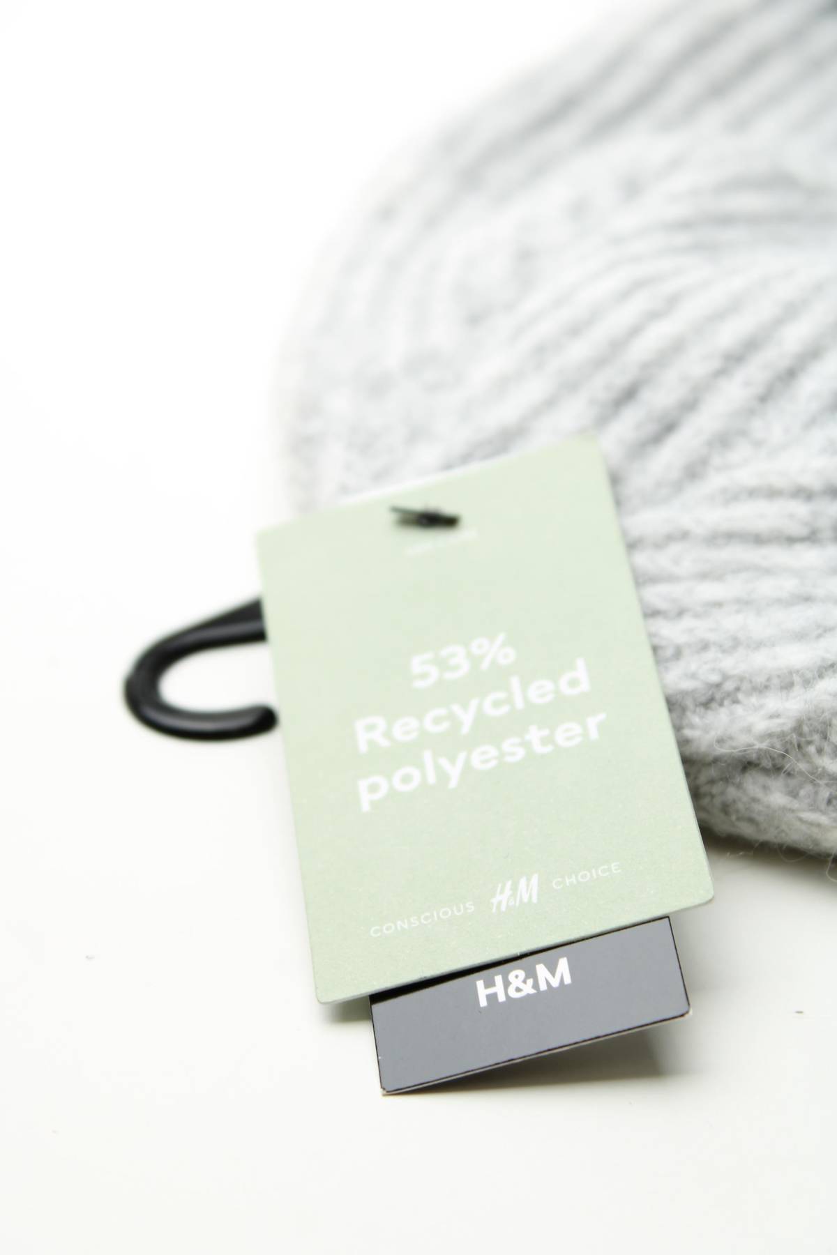 Шапка H&M Divided3 - Contour.bg Шапка H&M Divided3