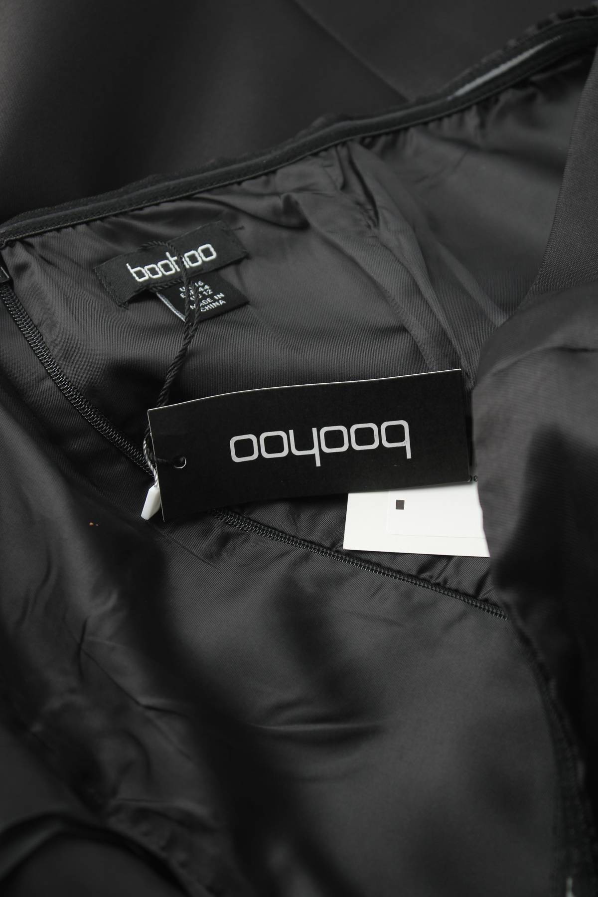 Рокля Boohoo3