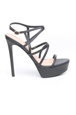 Σανδάλια Guess1