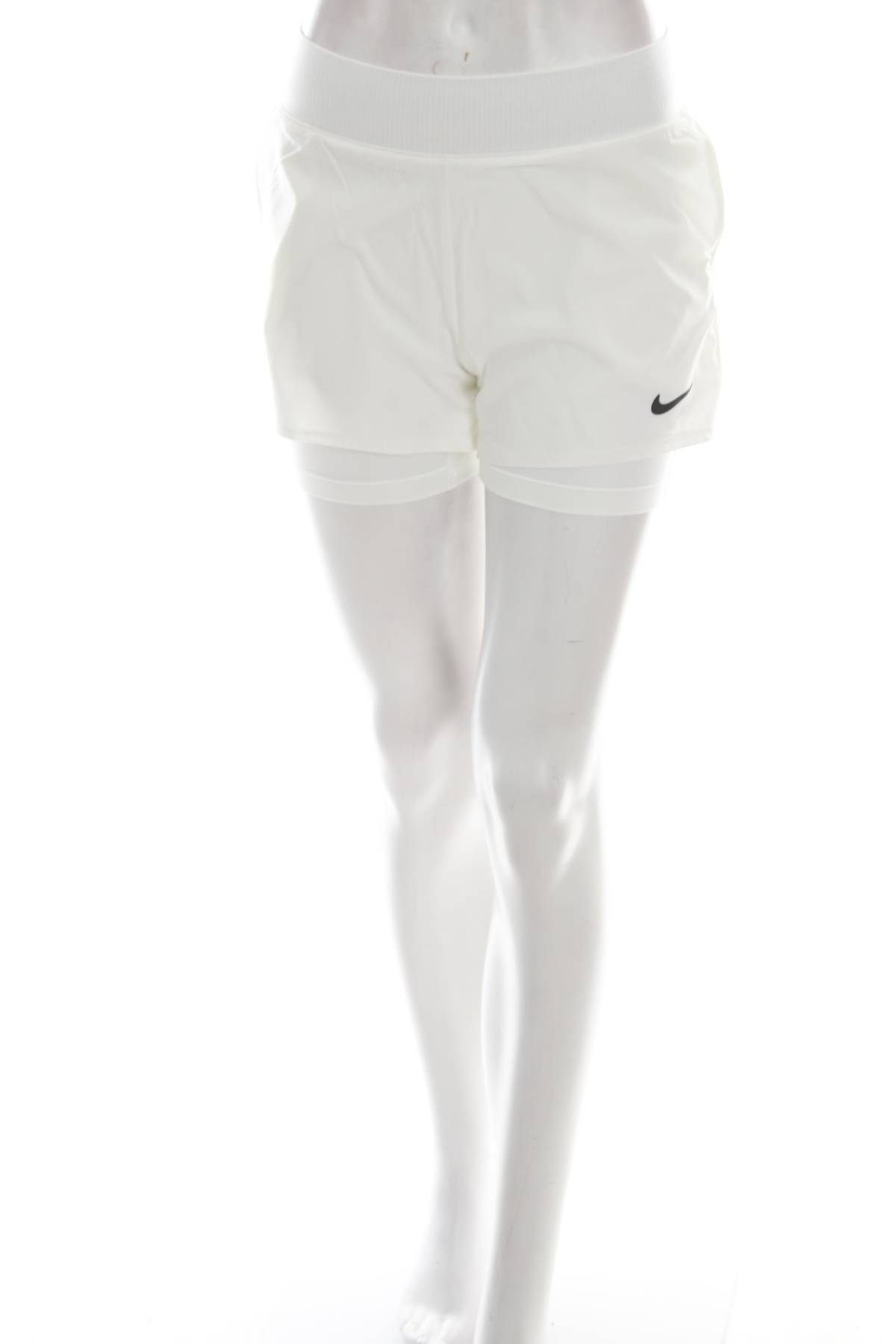 Γυναικεία σορτς Nike1