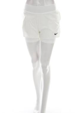 Γυναικεία σορτς Nike1