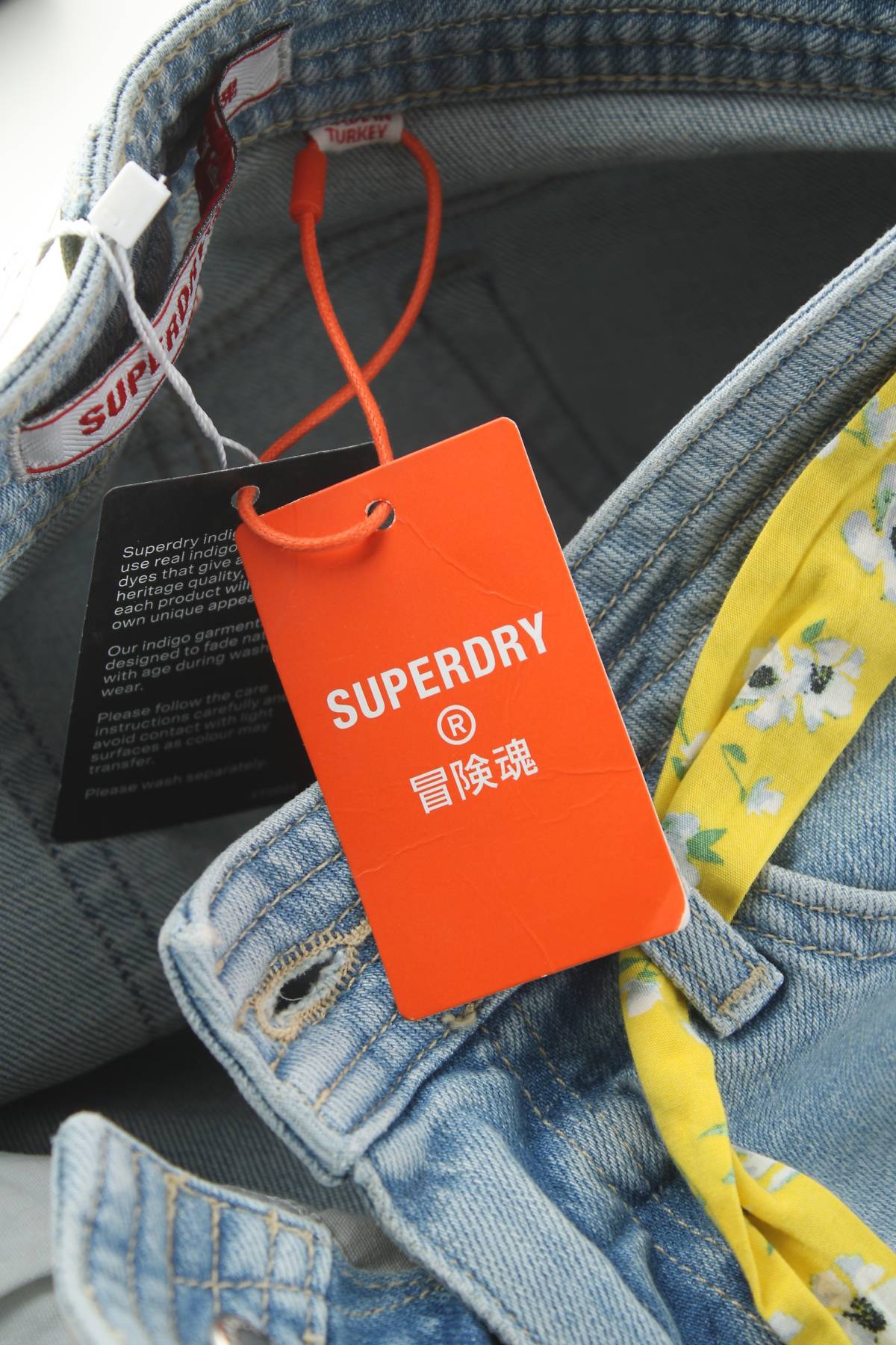 Дамски къси дънки Superdry3