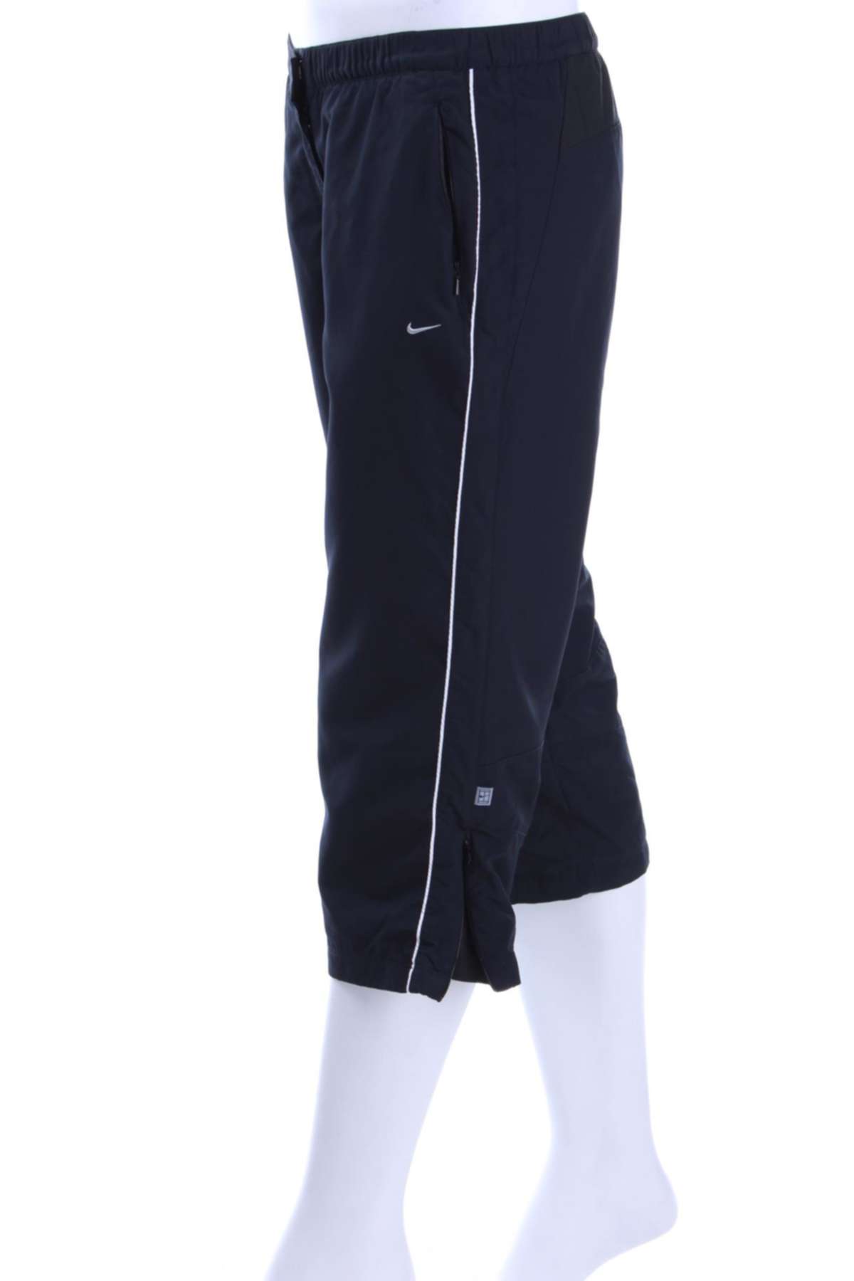 Дамски къс спортен панталон Nike3 - Contour.bg Дамски къс спортен панталон Nike3