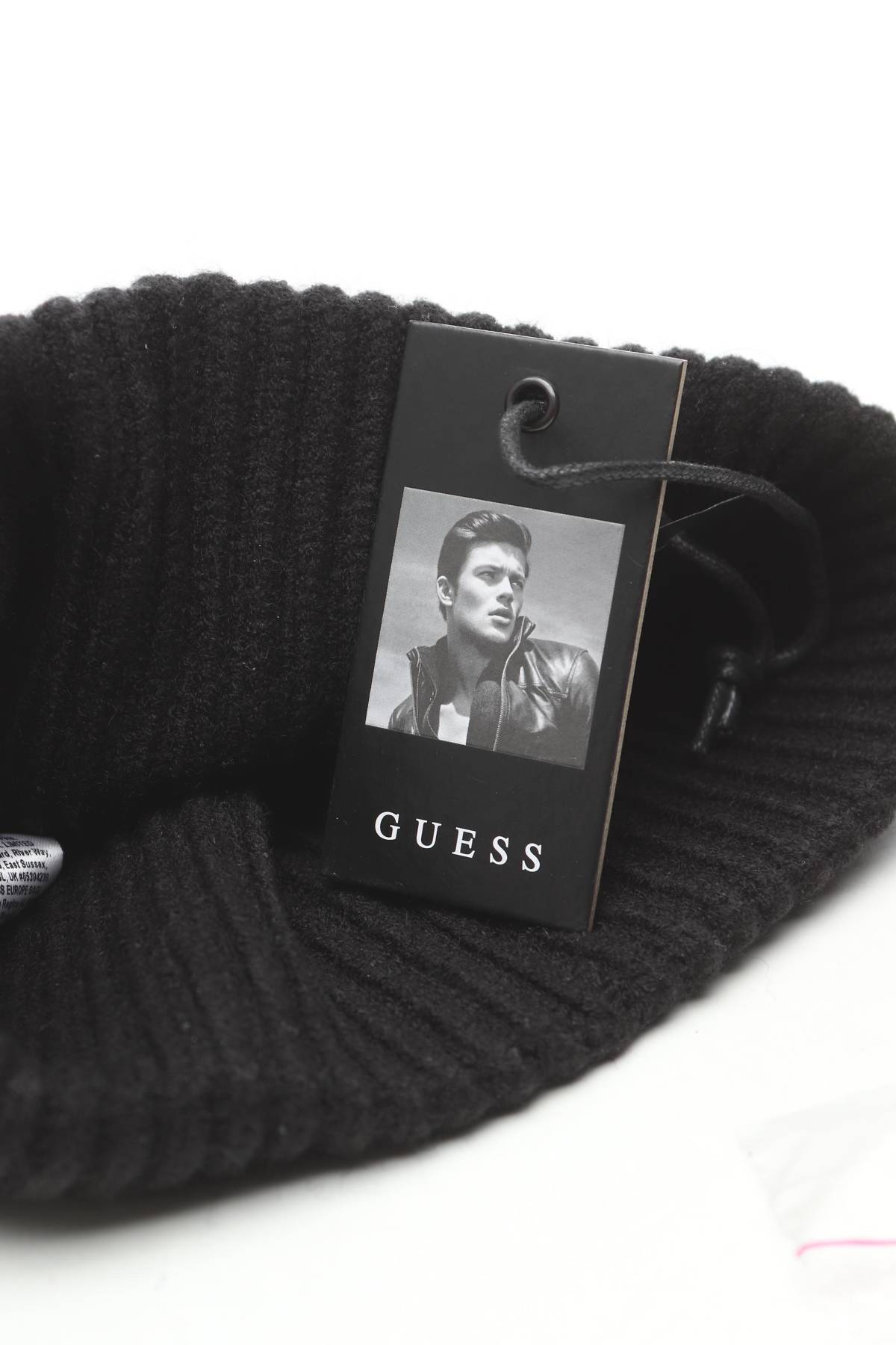 Шапка Guess3