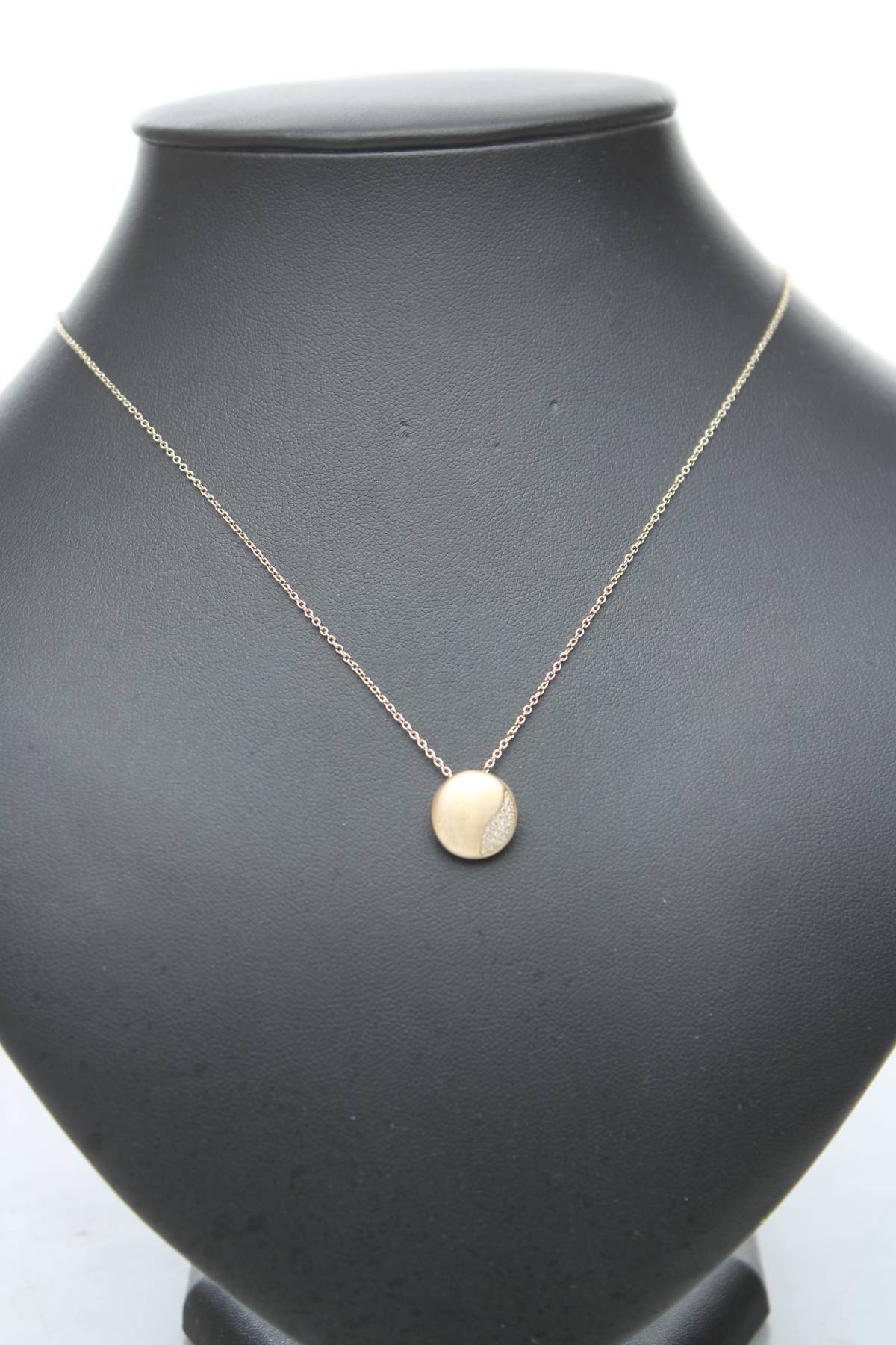 Колие Calvin Klein1