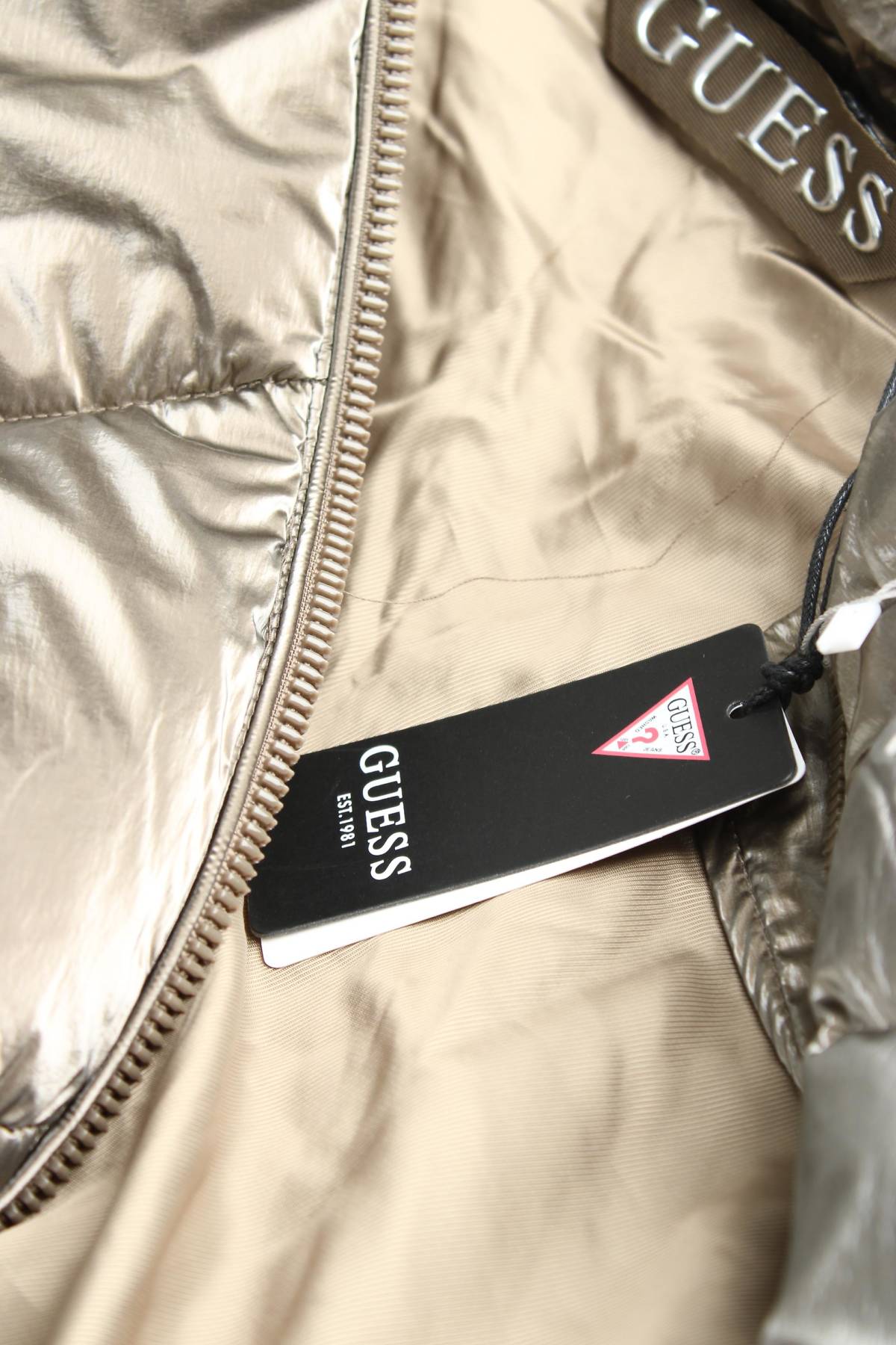 Γυναικείο μπουφάν Guess4