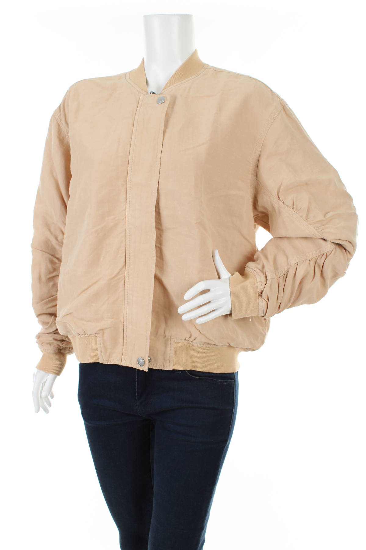 Γυναικείο μπουφάν Guess1