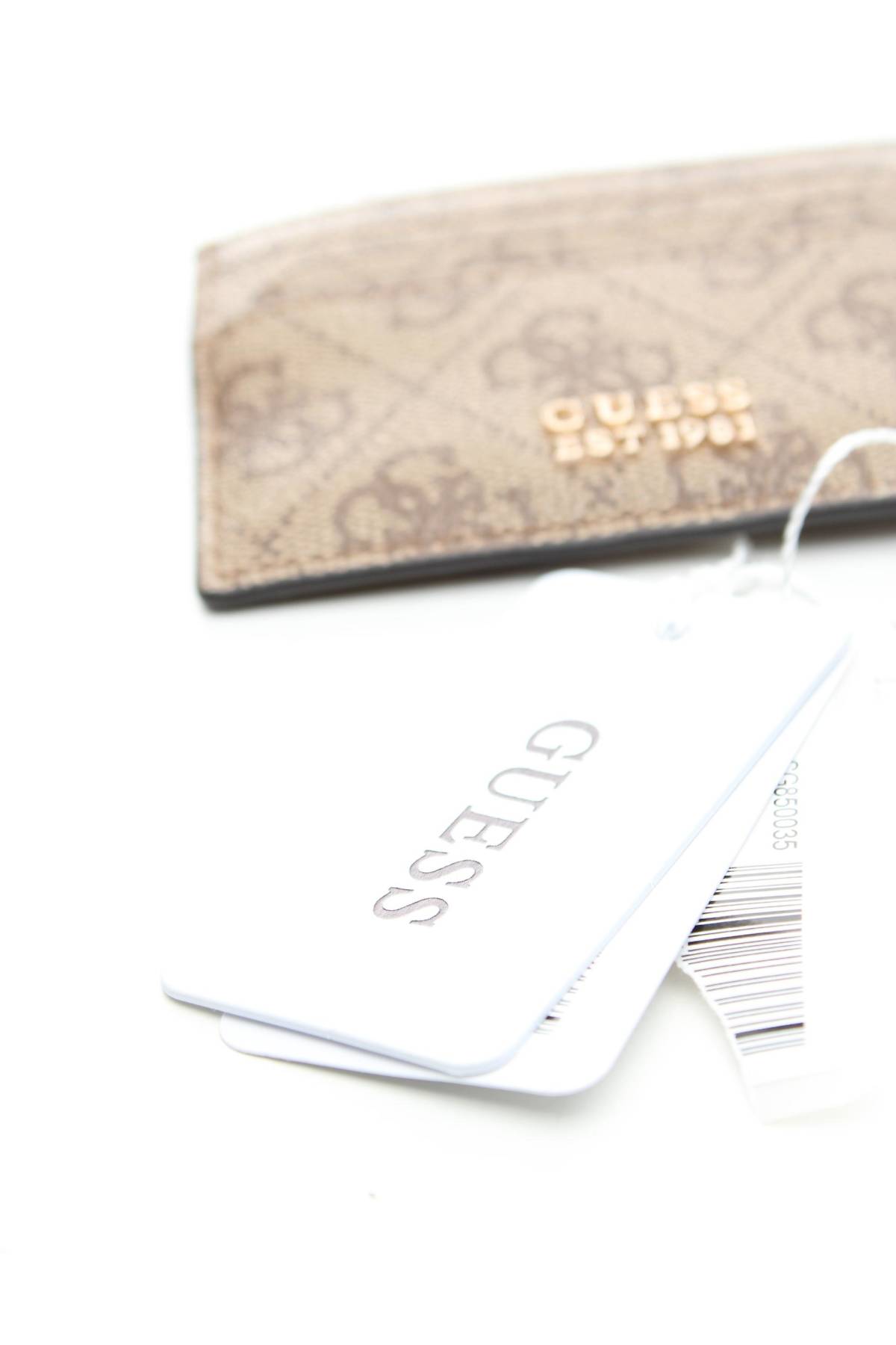 Калъф за документи Guess4