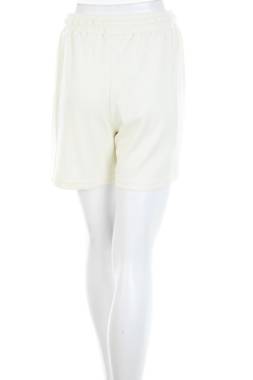 Дамски къс панталон VAI212