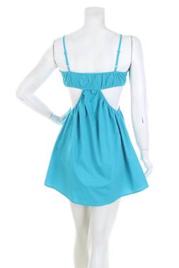Рокля Boohoo2
