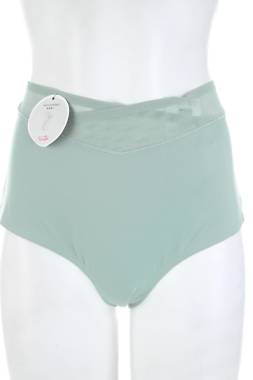 Стягащо бельо Triumph1